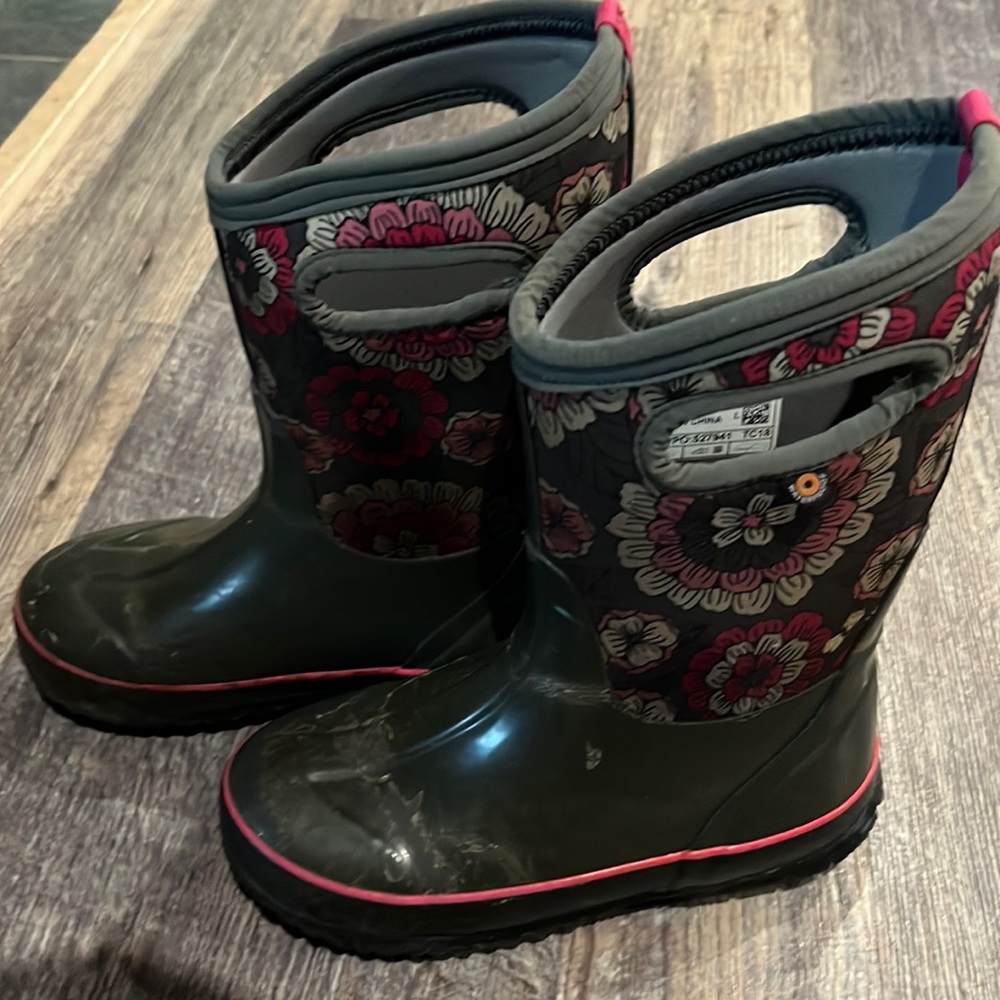 Girls bogs boots.  Size 3